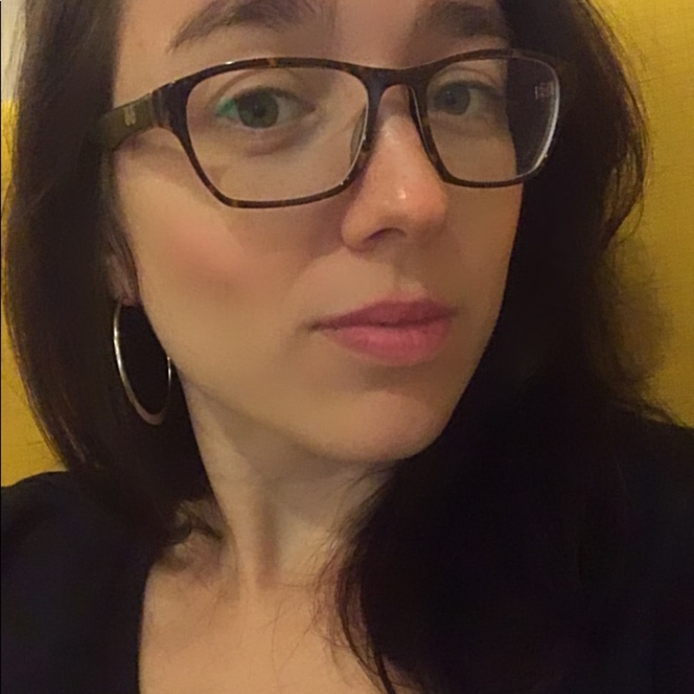 Meet your Posher, Cinthia
